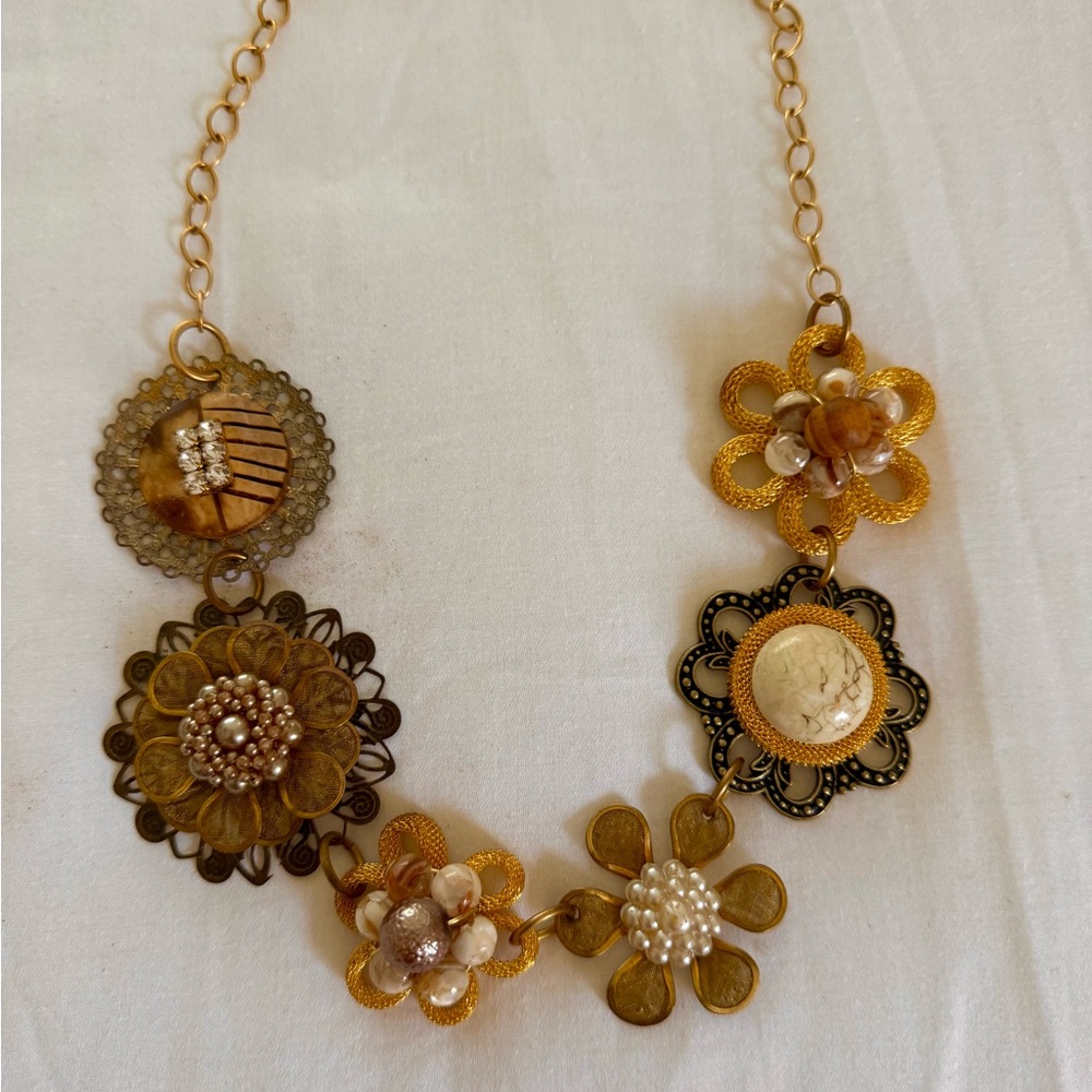 Elegant Gold and Brown Floral Necklace